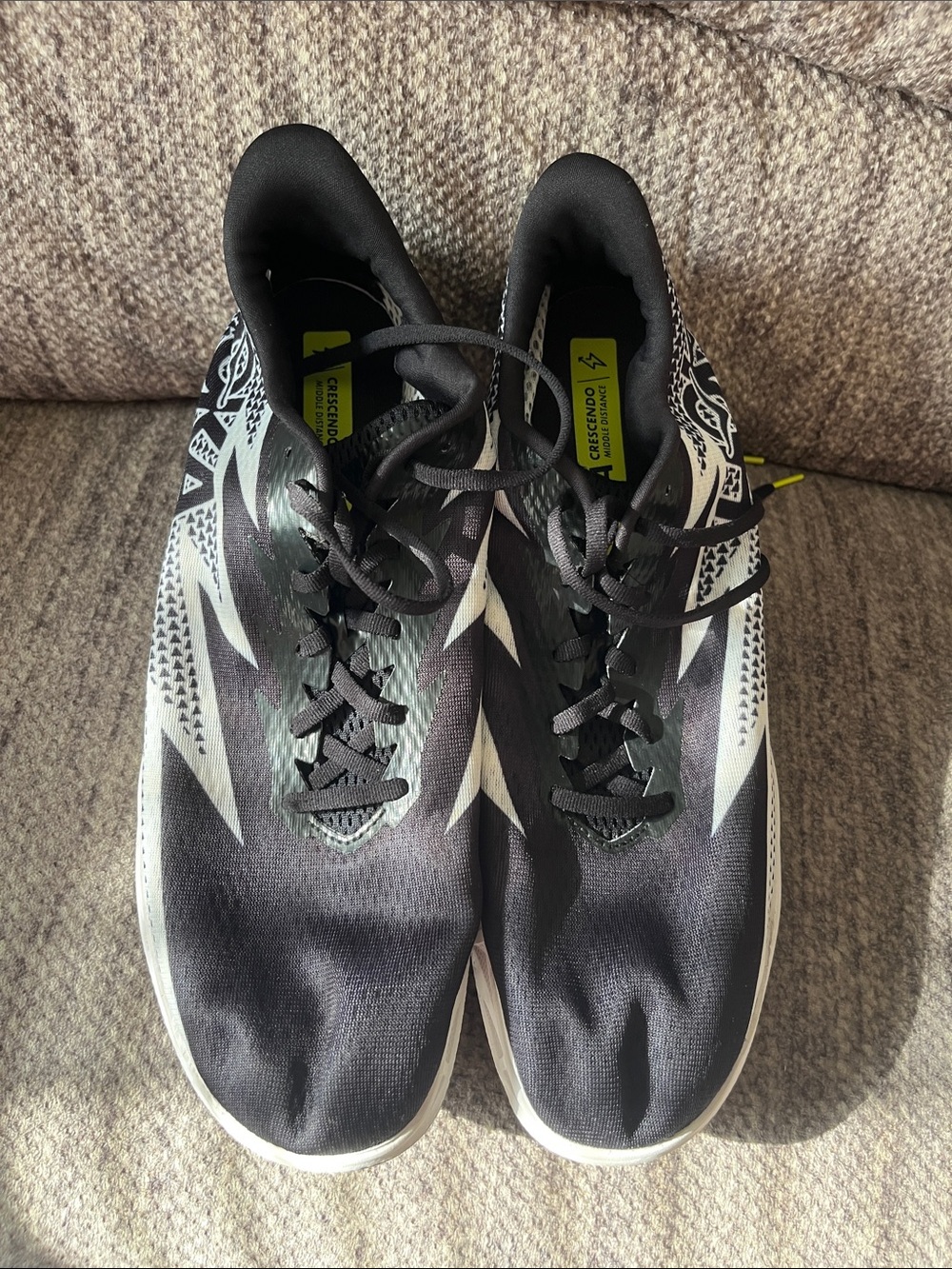 Hoka Crescendo One One unisex Middle distance running shoes W-14.5 M-13